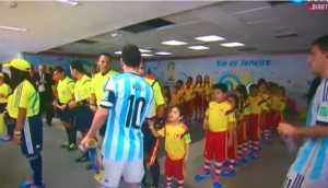 Lionel Messi Buat Bocah Maskot Ini Jadi Patah Hati