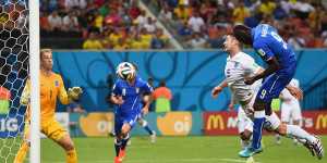 Mario Balotelli Bawa Italia Kalahkan Hajar Inggris 2-1